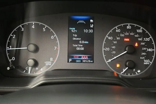 2025 Toyota Corolla LE - Photo 24
