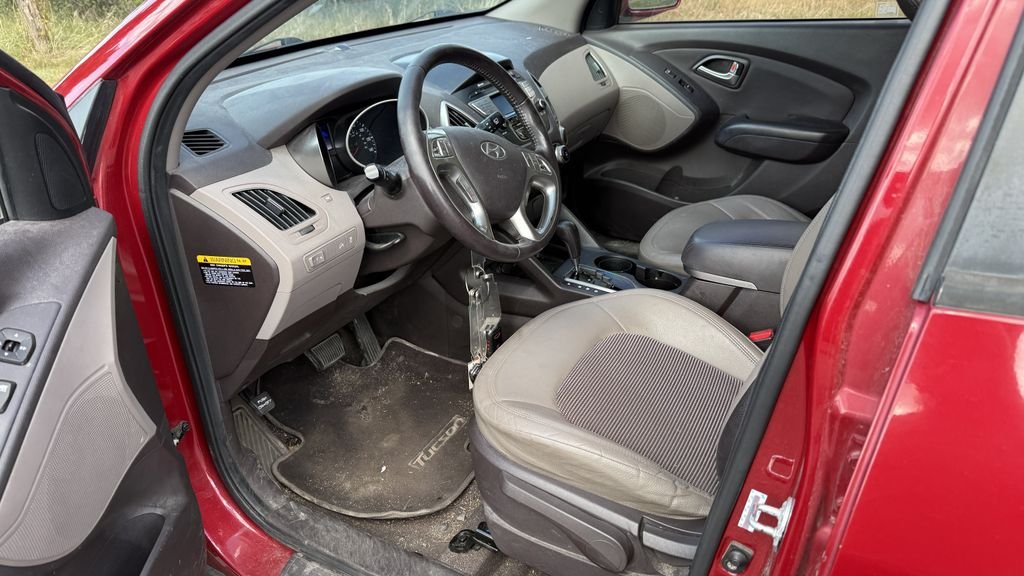 Used 2011 Red Hyundai GLS image 3
