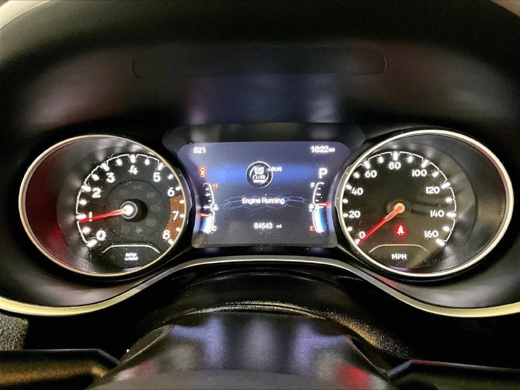 Used 2018 White Jeep Latitude image 26