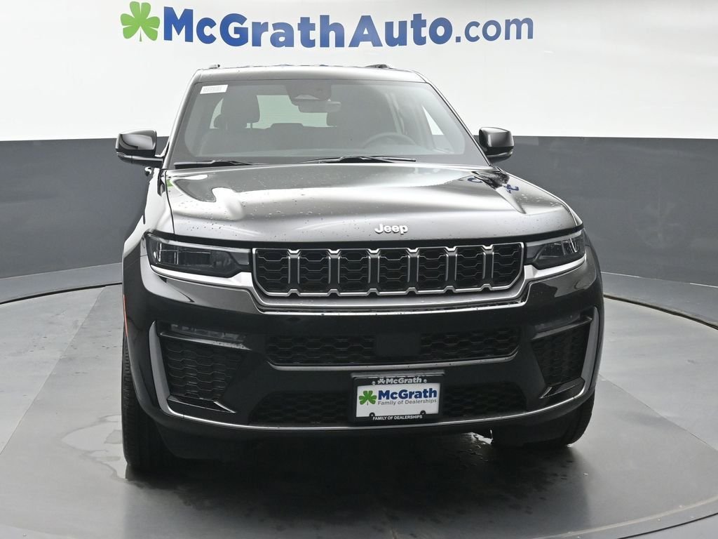 New 2026 Diamond Black Crystal Pearl-Coat Exterior Paint Jeep Limited image 5