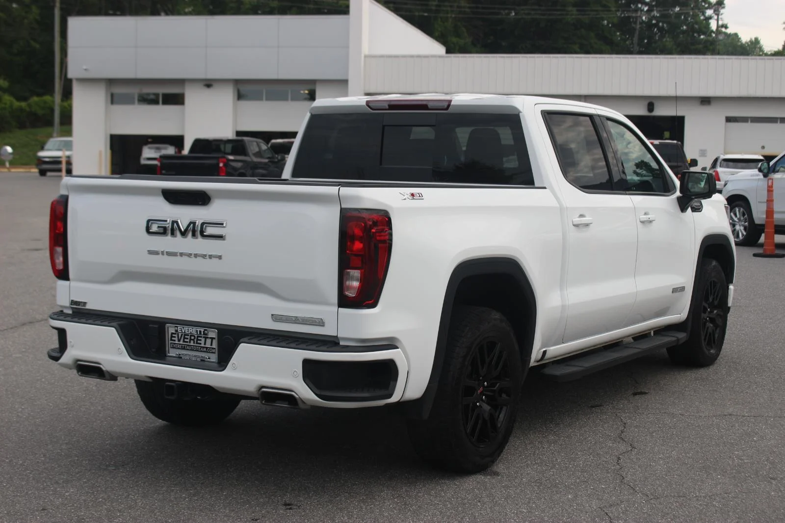 Used 2024 Summit White GMC Elevation image 7