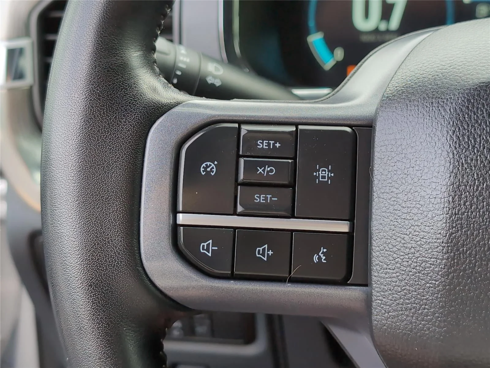 Used 2023 Iconic Silver Ford LARIAT image 28