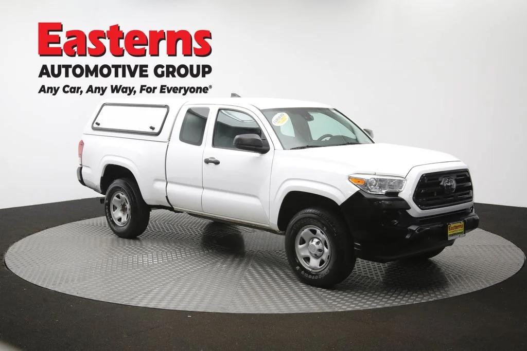 Used 2018 White Toyota SR image 47