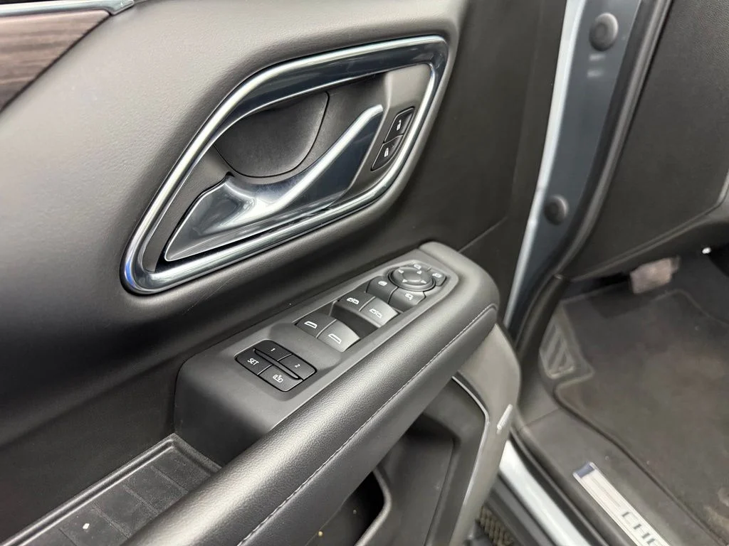 Used 2023 Gray Chevrolet Z71 image 18
