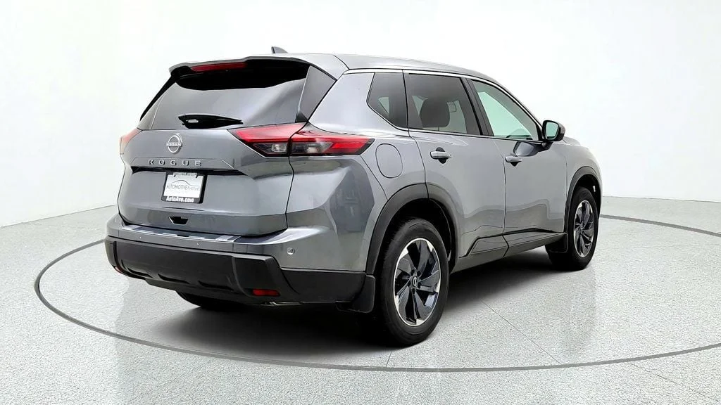 Used 2026 Boulder Gray Pearl Nissan FWD SV *Ltd Avail* image 5