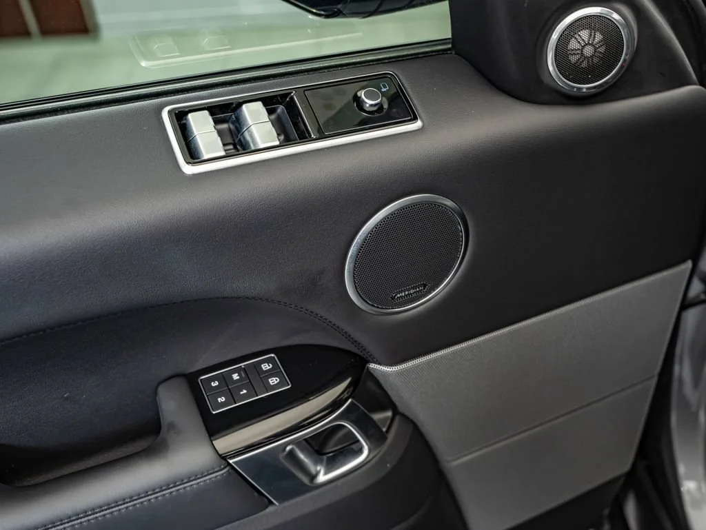 Used 2021 Eiger Gray Metallic Land Rover HSE Silver Edition image 18