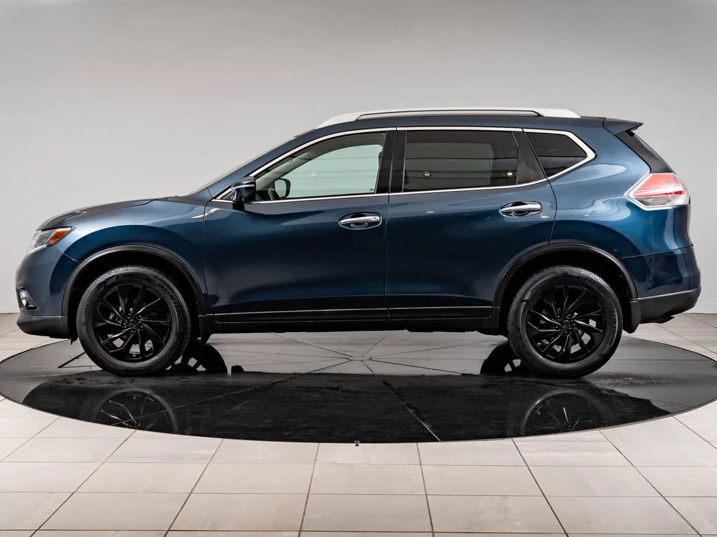 Used 2015 Arctic Blue Metallic Nissan SL image 5