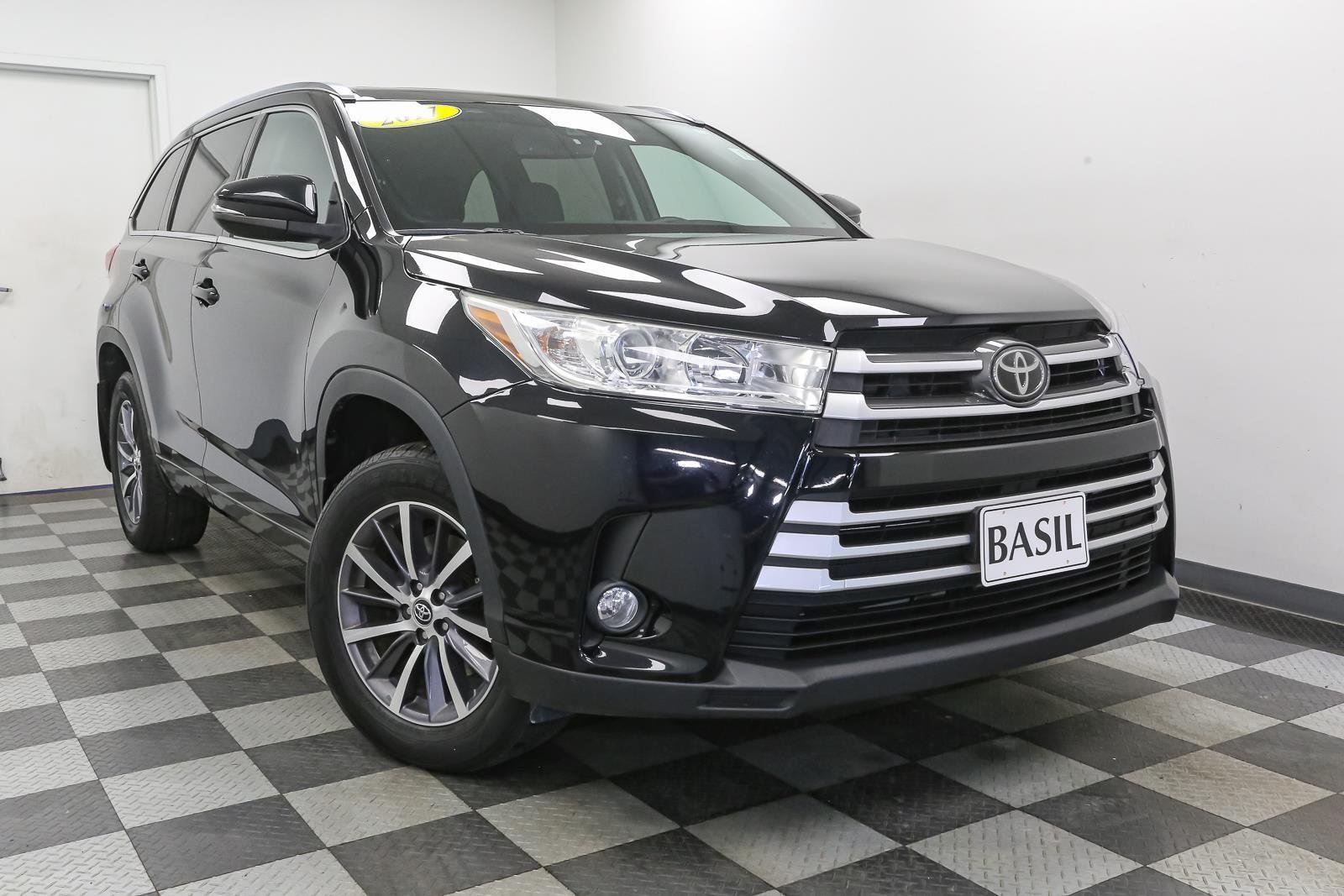 Used 2017 Midnight Black Metallic TOYOTA  image 2