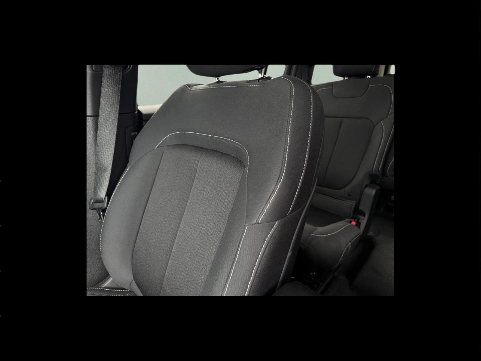 Used 2025 Diamond Black Crystal Pearlcoat Jeep Laredo X image 9