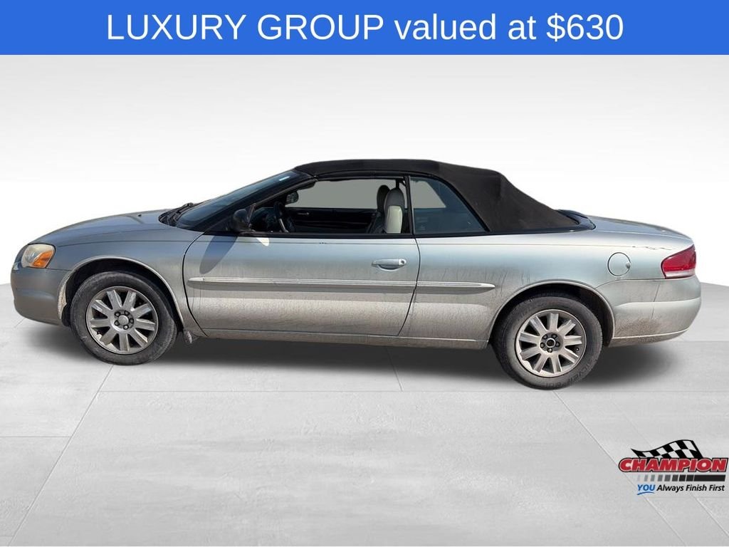 Used 2005 Green Chrysler Limited image 2