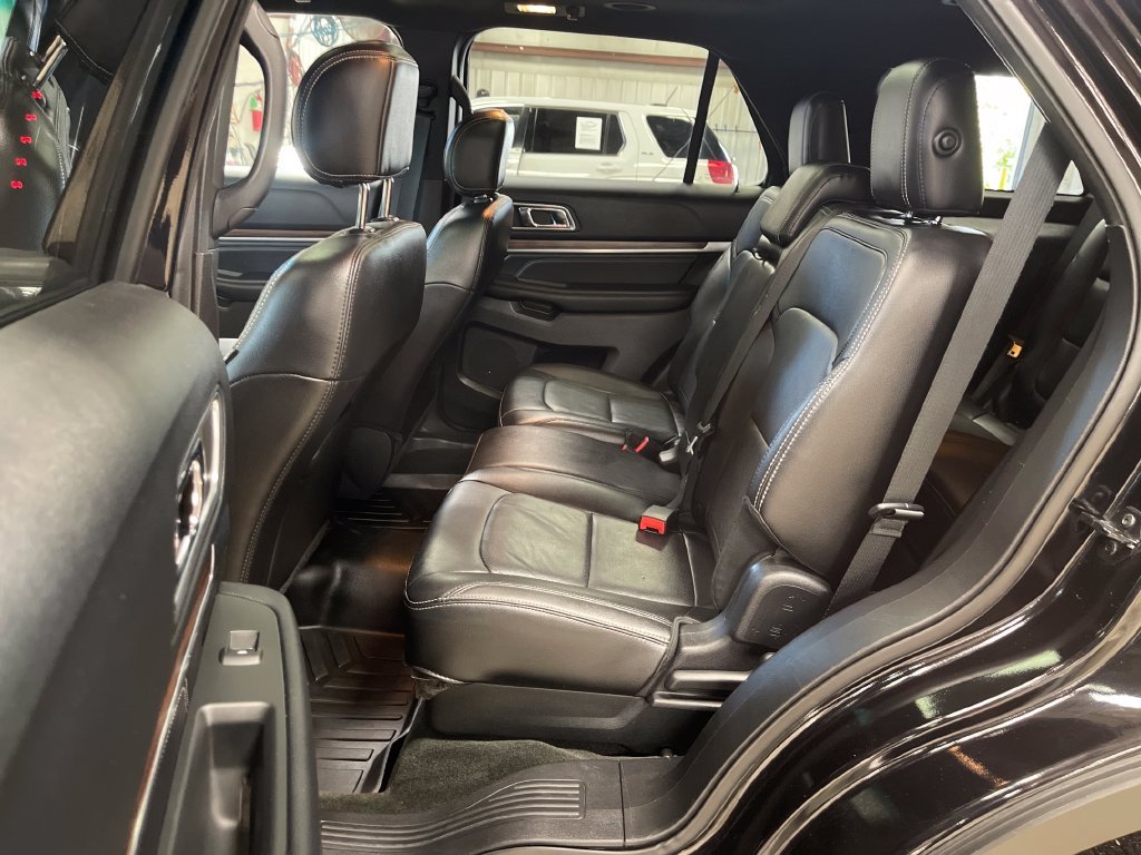 Used 2016 Black Ford Limited image 25