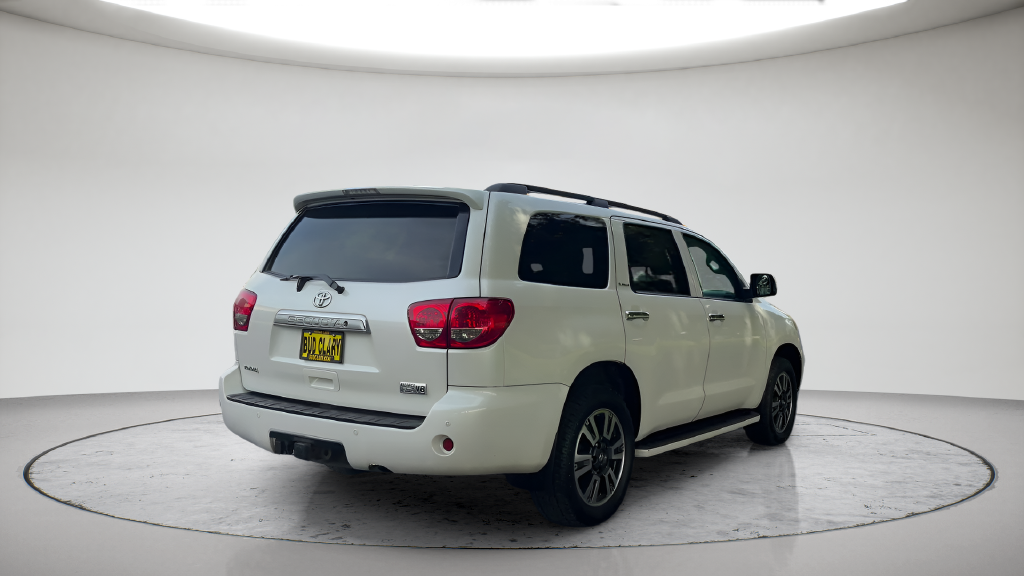 Used 2010 Super White Toyota Platinum image 8