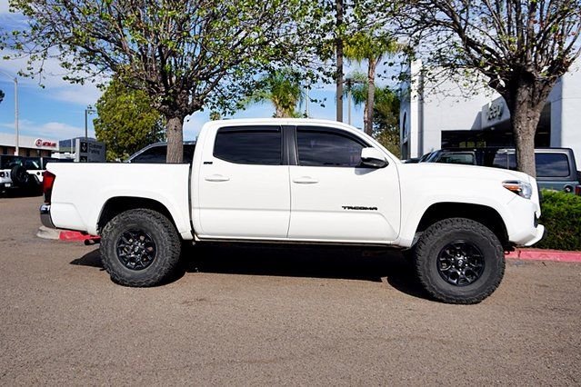 Used 2022 White Toyota SR5 image 6