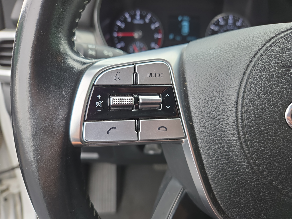 Used 2020 White Kia LX image 17