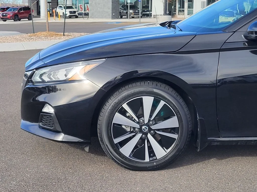 Certified Used 2022 Super Black Nissan 2.5 SV image 6