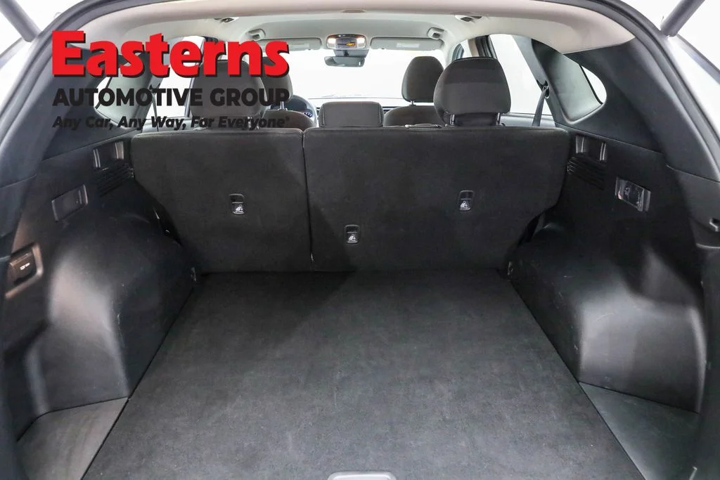 Used 2023 Silver Hyundai SEL image 9