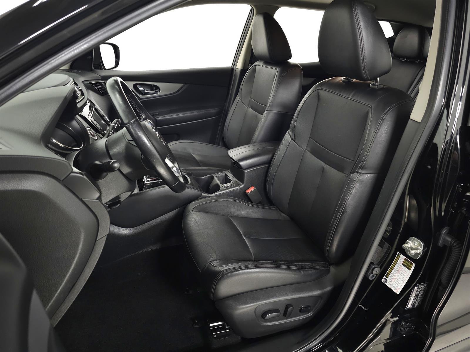 Used 2020 Magnetic Black Pearl G41 Nissan SL image 15
