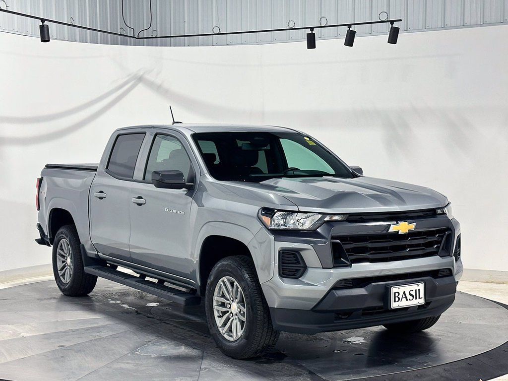Used 2025 Gray Chevrolet LT image 38