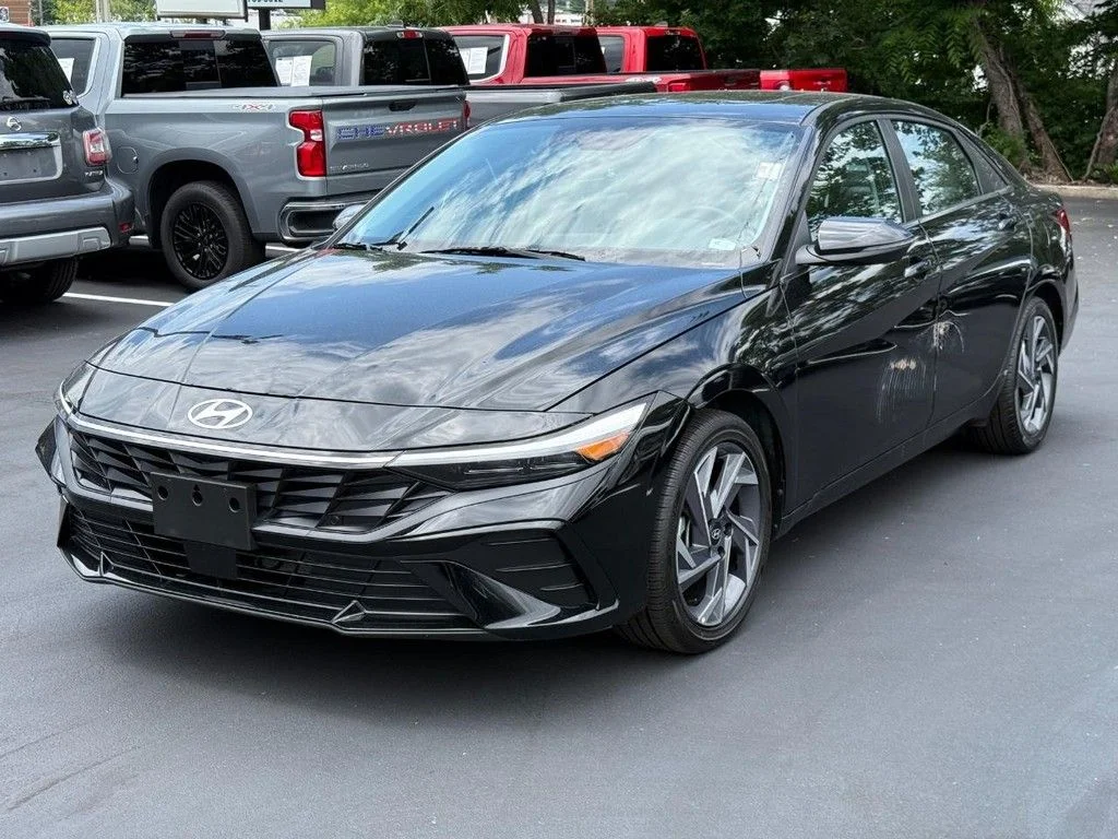 Used 2025 Black Hyundai Limited image 8