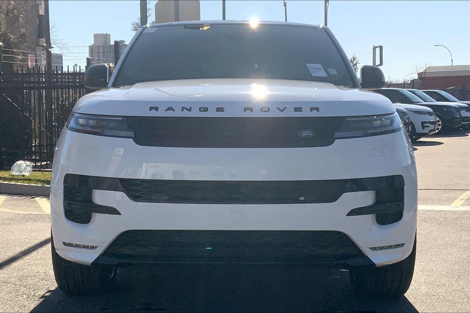New 2026 Fuji White Land Rover Dynamic SE image 3