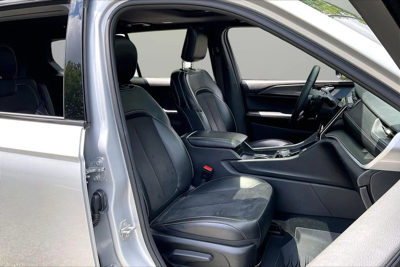 Used 2024 Silver Jeep Altitude X image 24