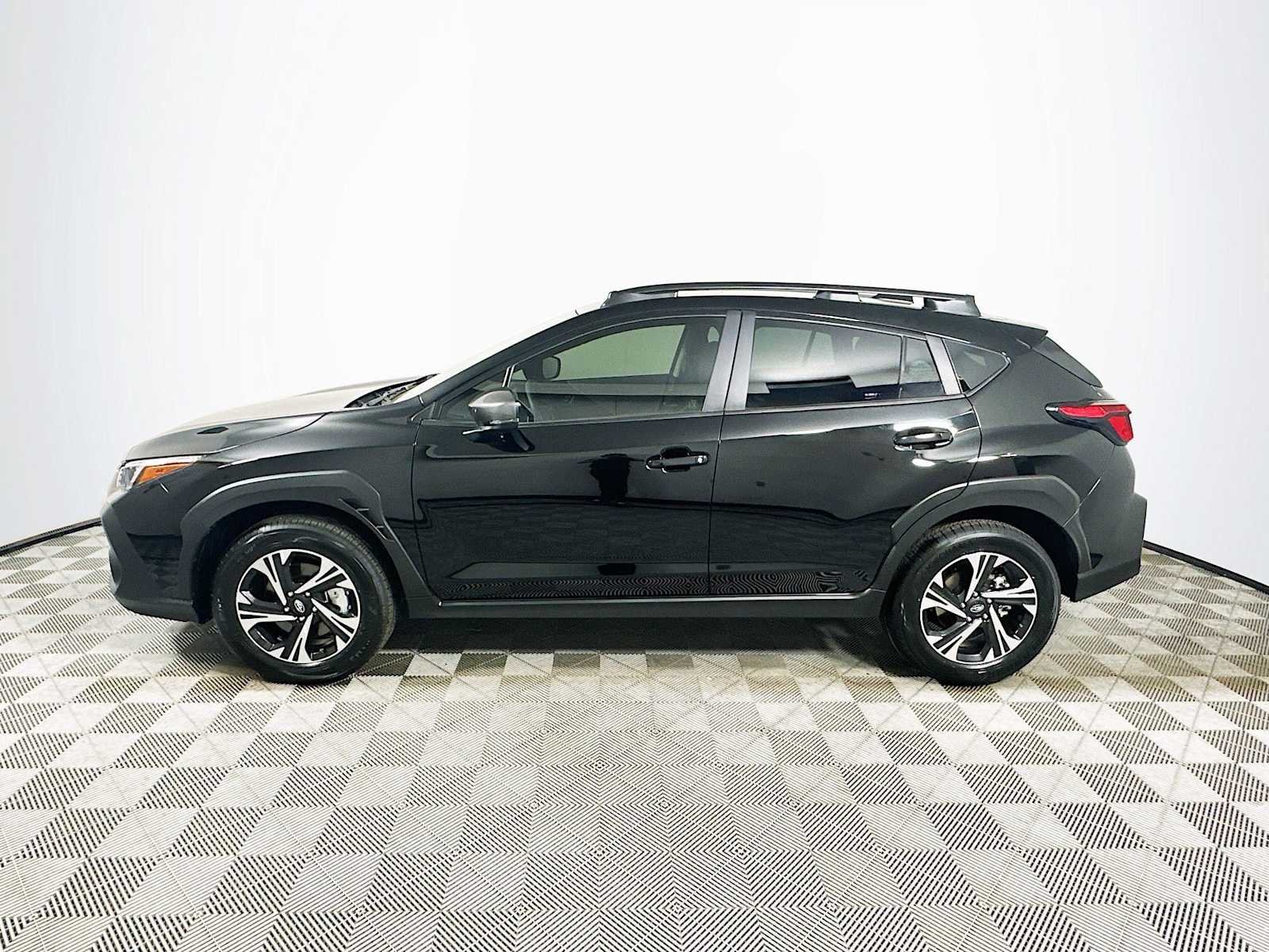 Used 2025 Crystal Black Silica Subaru Premium image 4