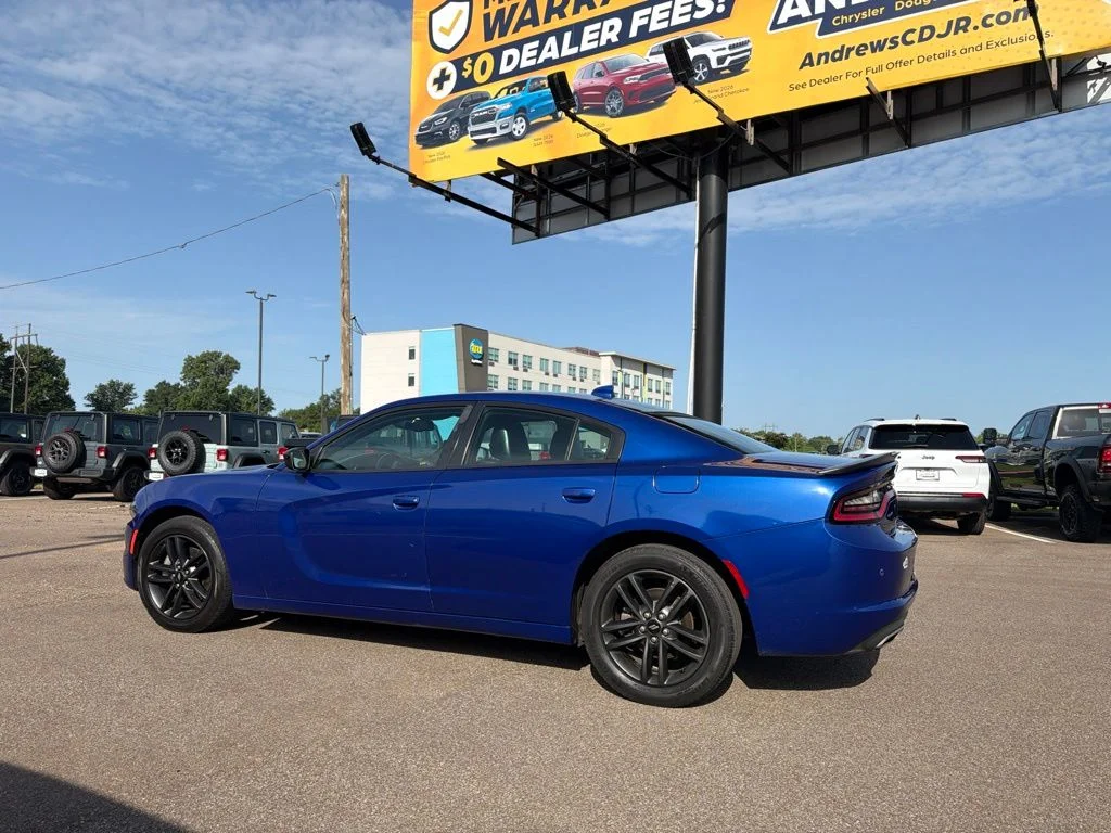 Used 2019 Indigo Blue Dodge SXT image 3