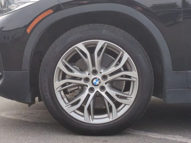 Used 2022 Black BMW sDrive28i image 17
