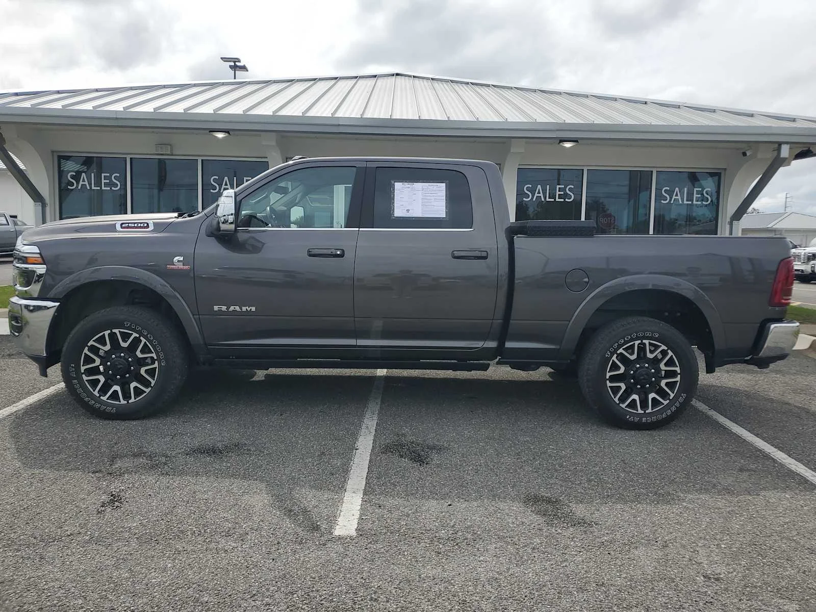 Used 2025 Ceramic Gray Clearcoat G Ram Longhorn image 2