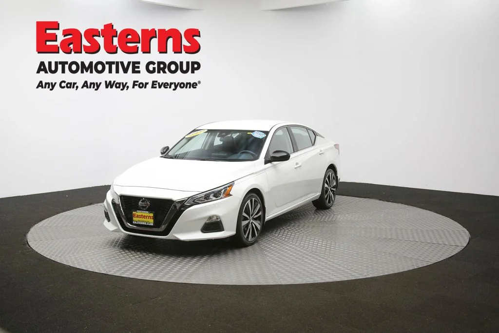 Used 2022 White Nissan 2.5 SR image 50