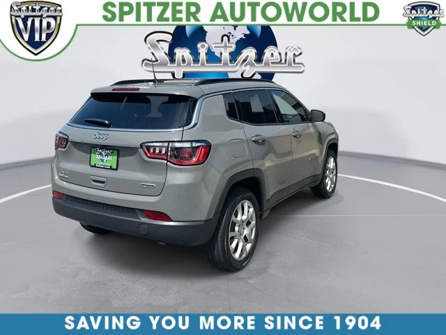 Used 2023 Gray Jeep Latitude Lux image 9