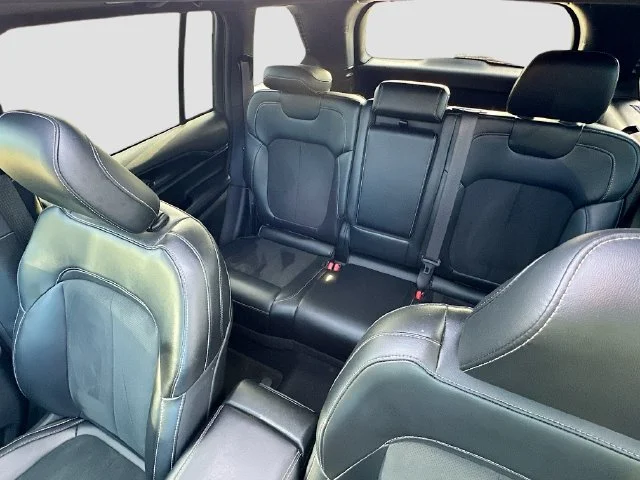 Used 2025 Black Jeep Altitude X image 22