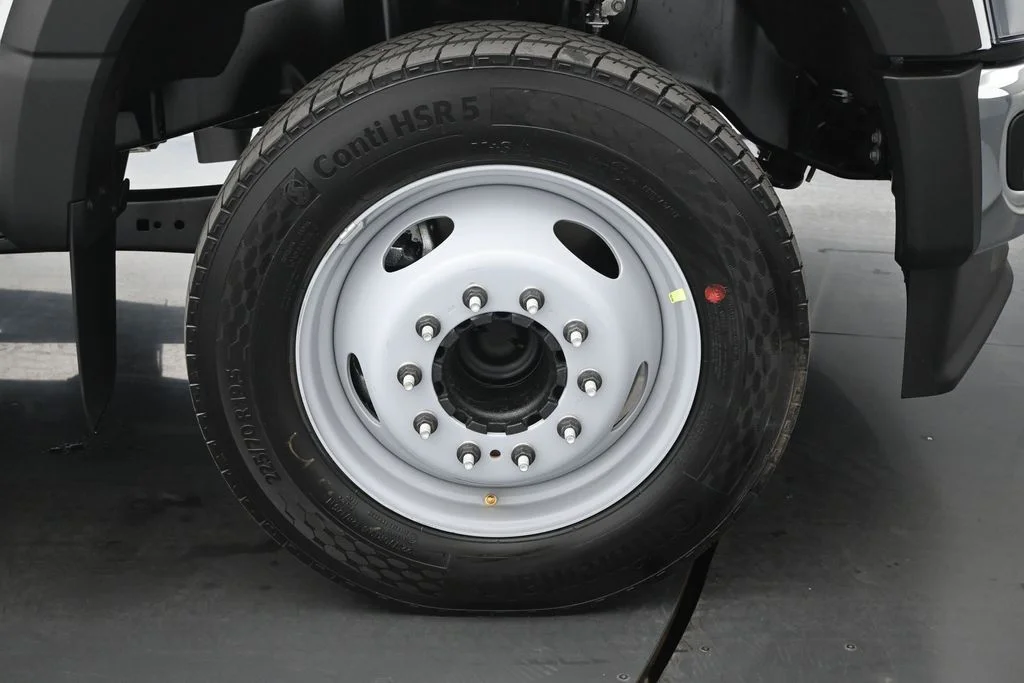 New 2026 Oxford White Ford XL image 21