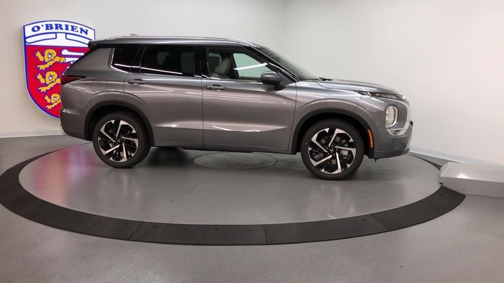 Used 2022 Mercury Gray Metallic Mitsubishi SEL image 2