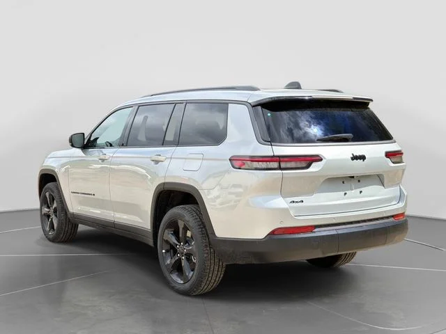 New 2026 Silver Zynith Exterior Paint Jeep Limited image 6