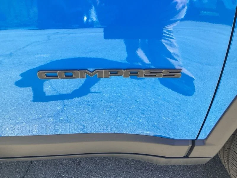 New 2026 Hydro Blue Pearl-Coat Exterior Paint Jeep Limited image 10