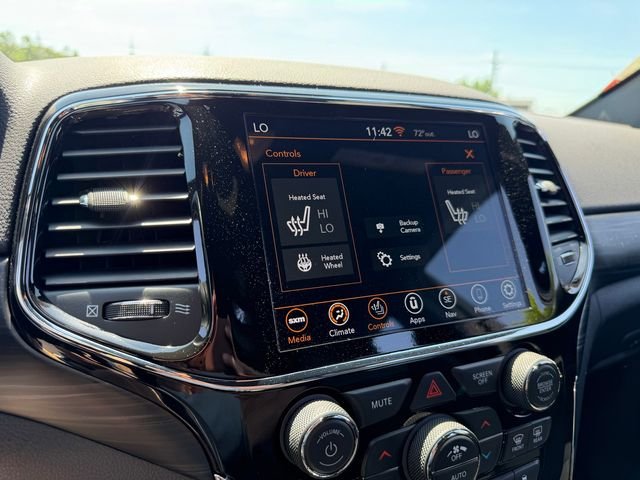 Certified Used 2022 White Jeep Laredo X image 27