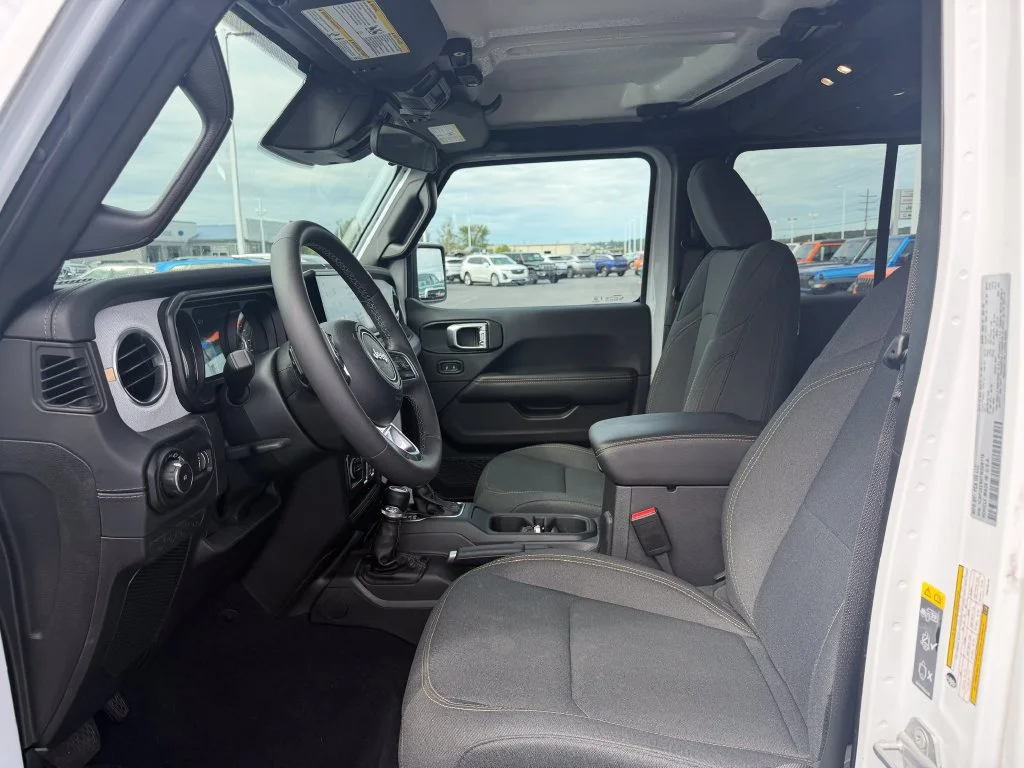Used 2026 White Jeep Sahara image 3
