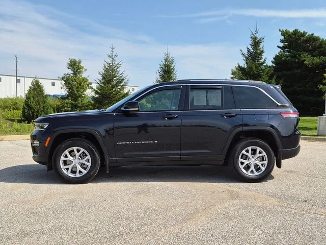Used 2023 Black Jeep Limited image 8