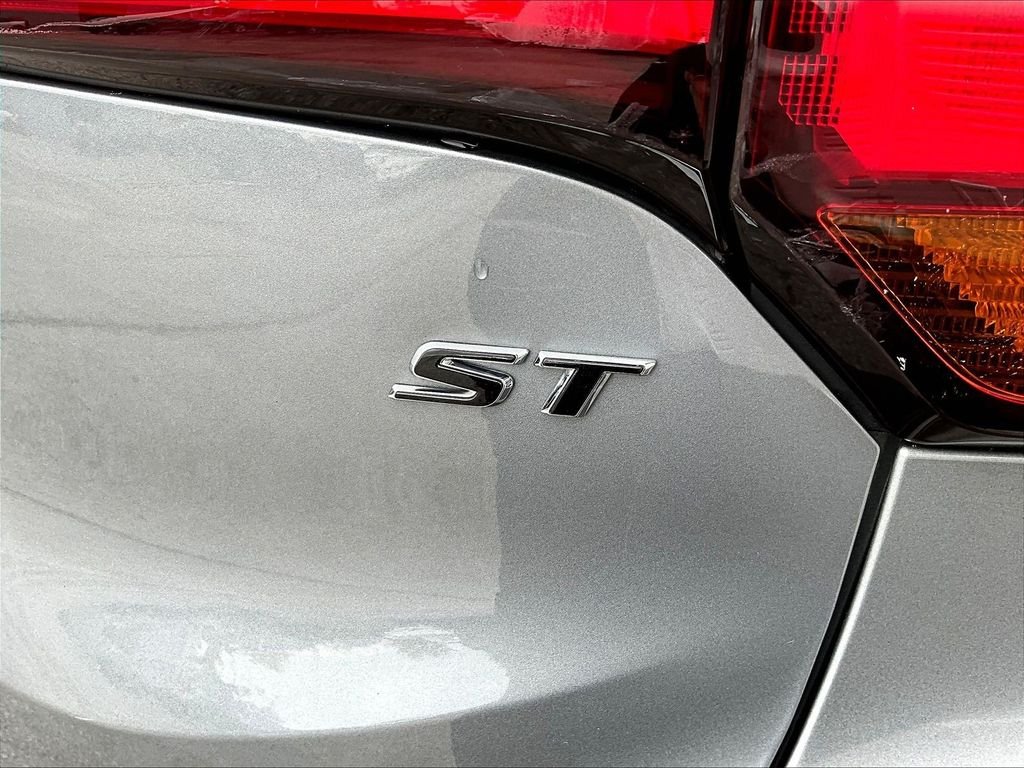 Used 2023 Gray Buick Select image 26