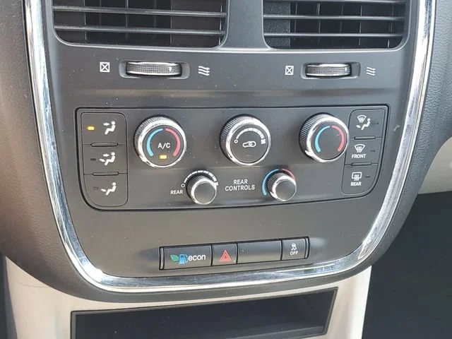 Used 2019 Black Onyx Crys Dodge SXT image 18