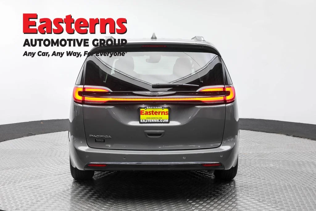 Used 2021 Gray Chrysler Touring L image 6