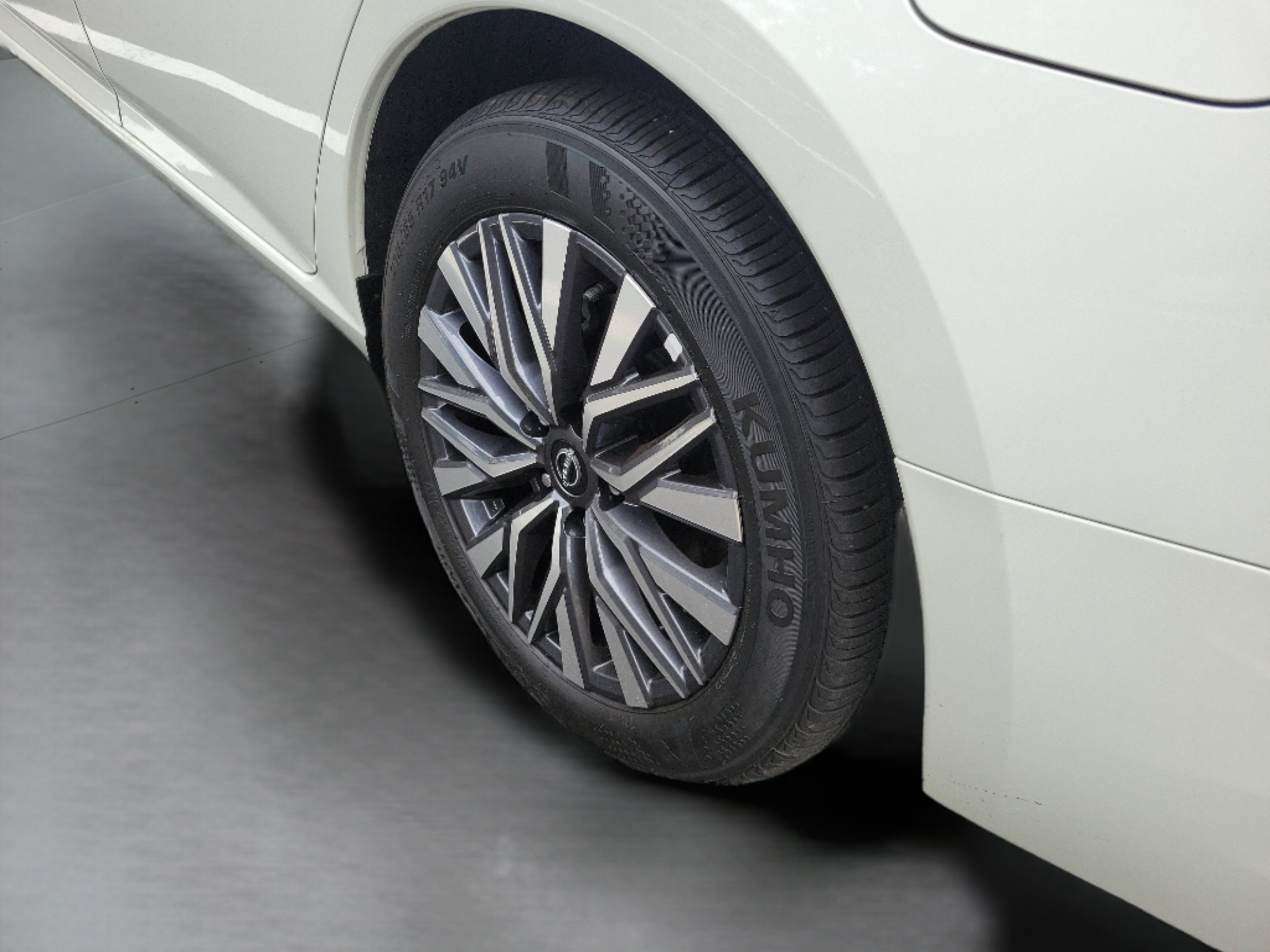 Used 2026 Pearl White Tricoat Nissan 2.5 SV image 32