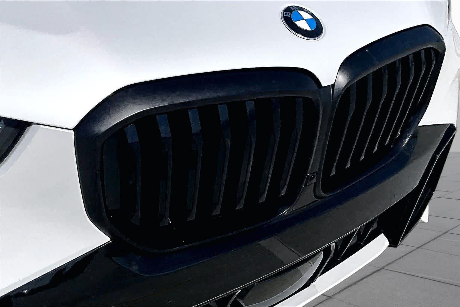 Used 2024 Mineral White Metallic BMW sDrive40i image 28