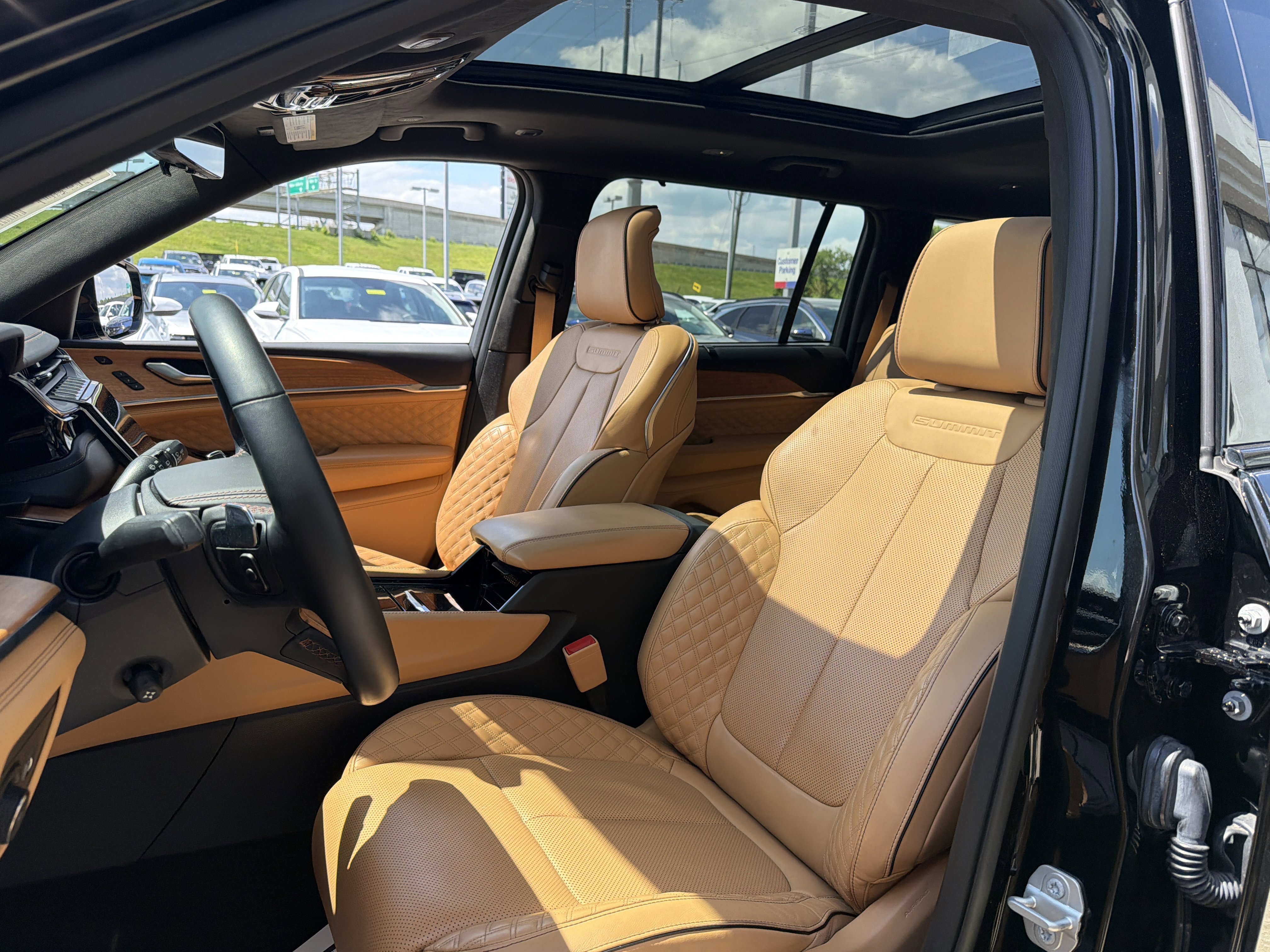 Used 2024 Diamond Black Crystal Pearlcoat Jeep Summit Reserve image 39