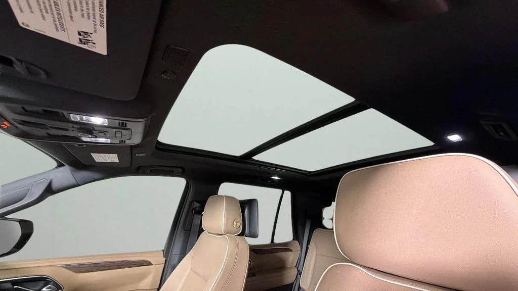 Used 2023 Iridescent Pearl Tricoat Chevrolet Premier image 26