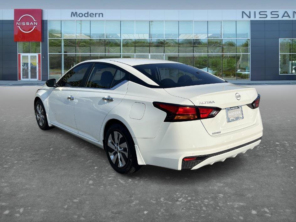 Used 2024 Glacier White Nissan 2.5 S image 7