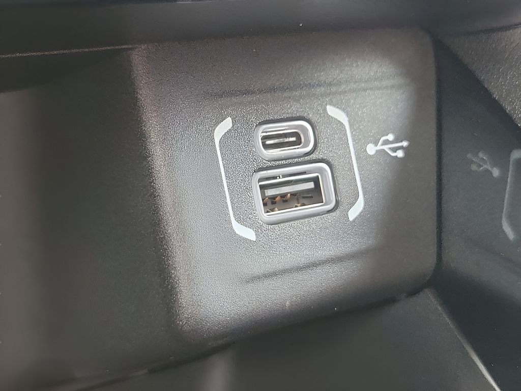New 2026 Bright White Clear-Coat Exterior Paint Jeep Latitude image 31
