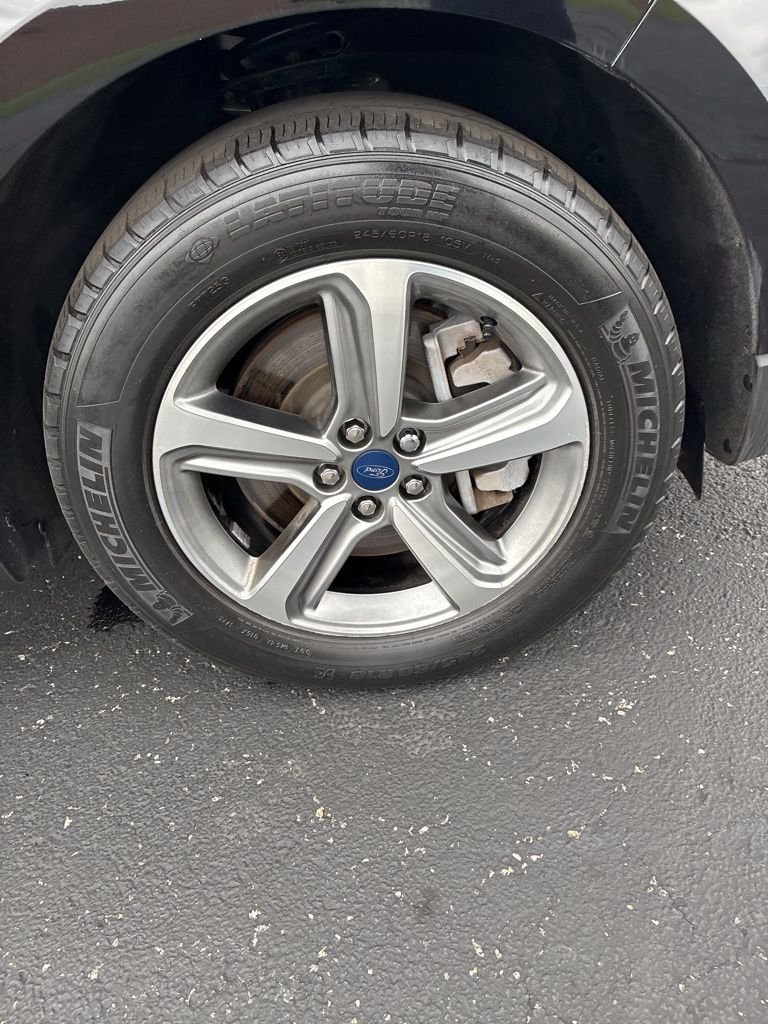 Used 2022 Black Ford SEL image 10