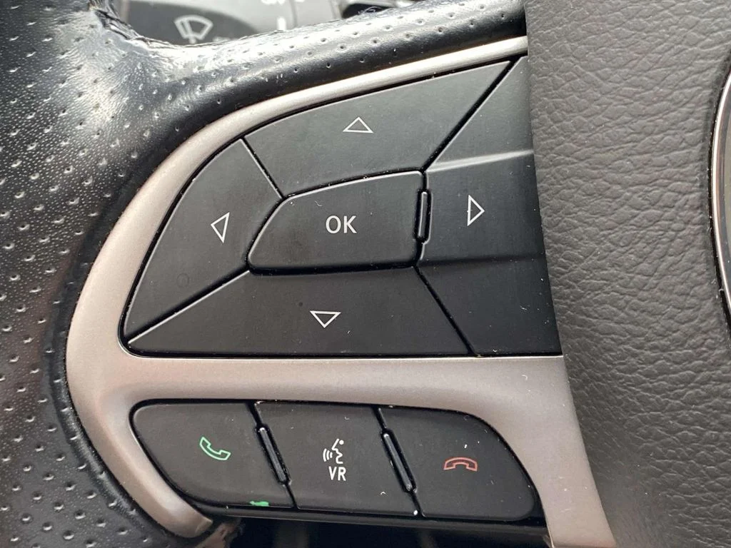 Used 2020 Blue Dodge SXT Plus image 30